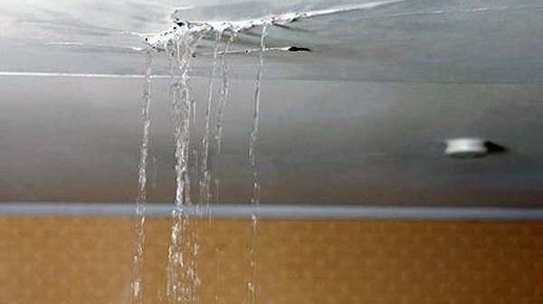 fuite d'eau au plafond